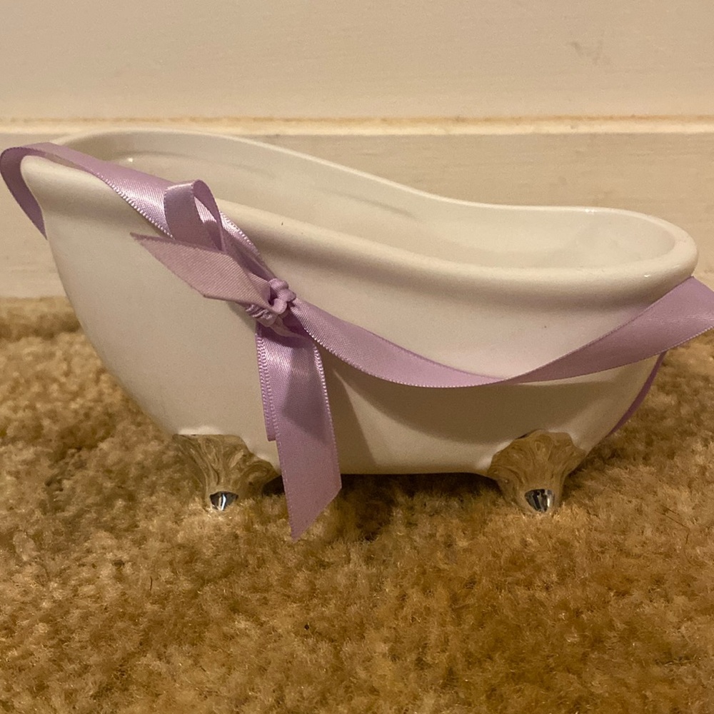 💫 Ceramic Bathtub Accent